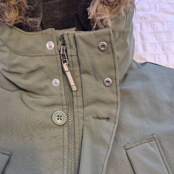 GAP Olive Parka with Faux Fur Trim - Picture 12 of 15